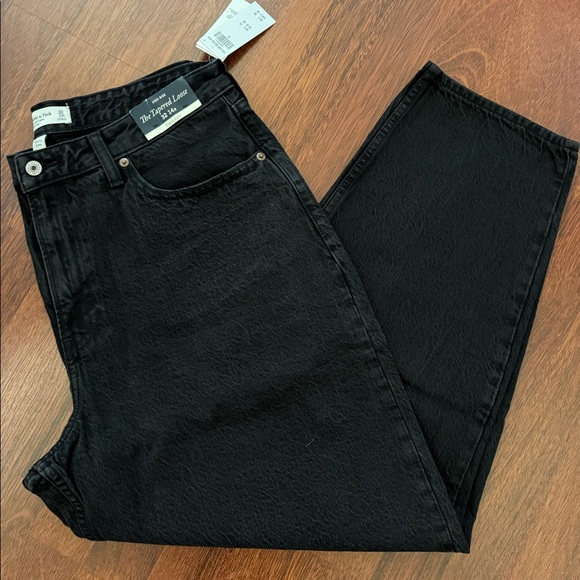 Abercrombie tapered loose jeans (curve love) - Picture 2 of 3